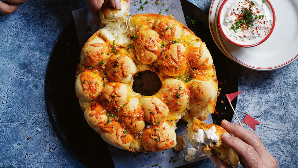 Buffalo chicken monkey bread