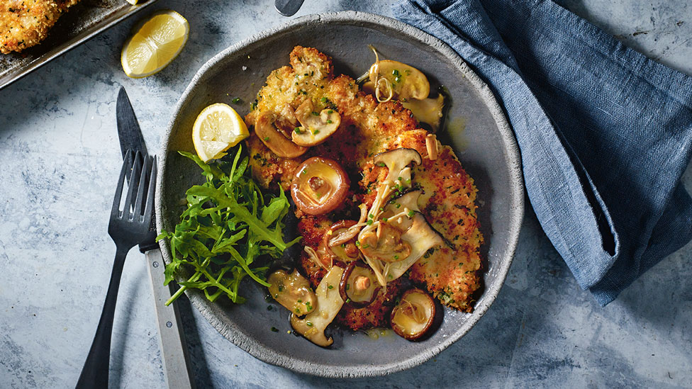 Chicken schnitzel with lemon and mushroom sauce