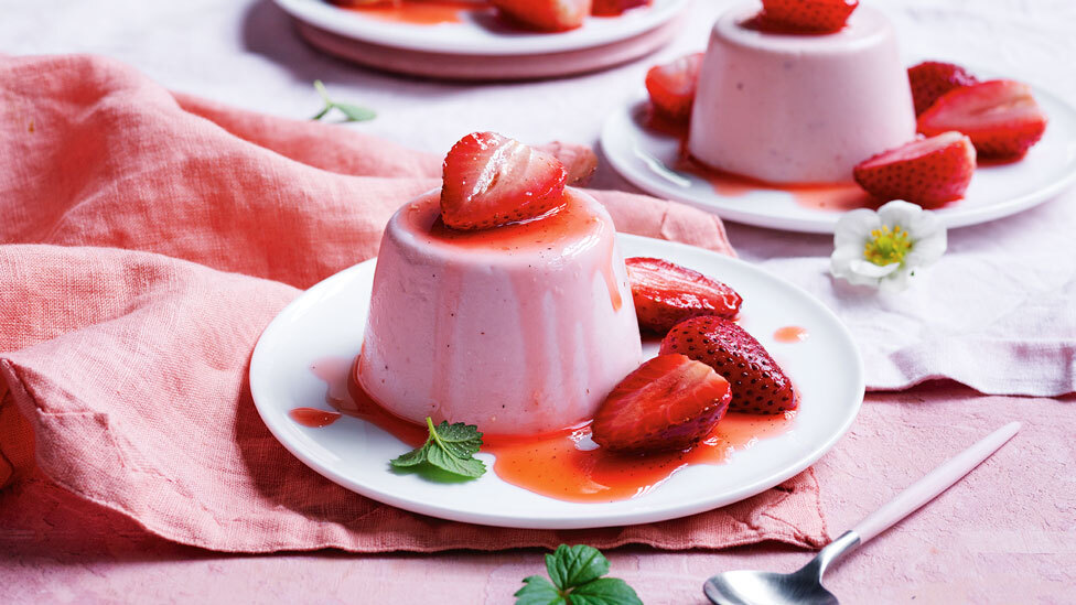 Panna cotta with roasted strawberries