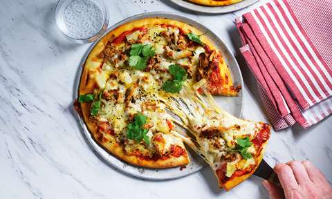 Cheesy pulled pork and pineapple pizza