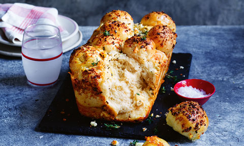 3-cheese and herb monkey bread