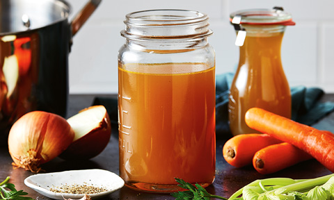 Homemade chicken stock