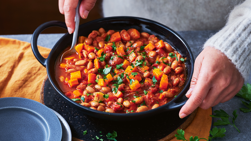 Slow cooker beans with tomato and paprika