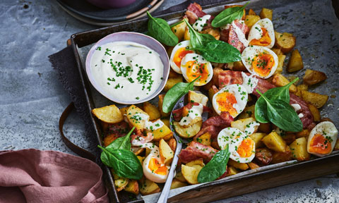 Oven-baked potato hash with bacon and eggs 