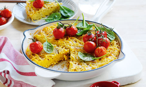 Cacio e pepe pasta frittata