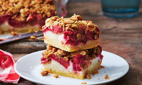Rhubarb custard crumble slice