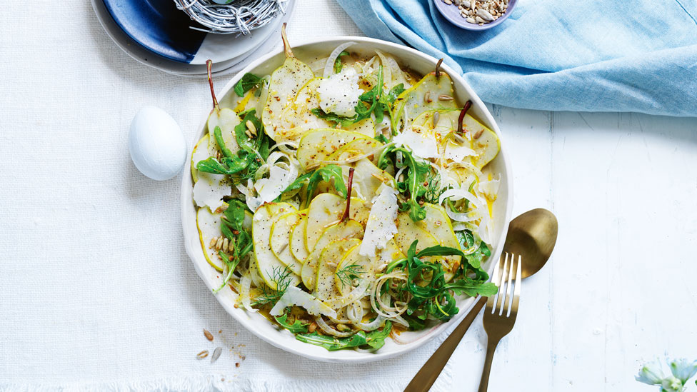 Pear salad with sunflower seed dukkah