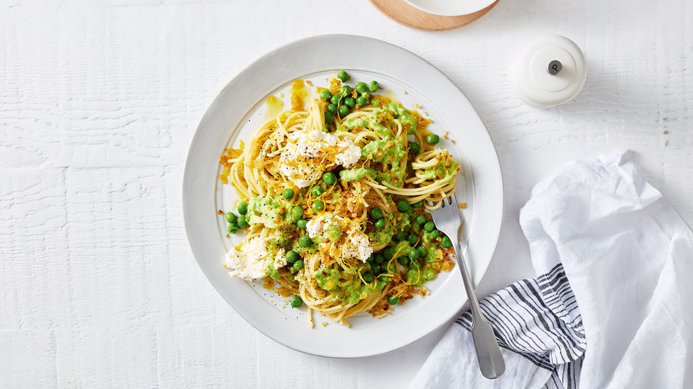 Spaghetti with peas, ricotta and crispy breadcrumbs