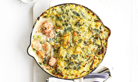 Easy fish pie with colcannon in a frying pan
