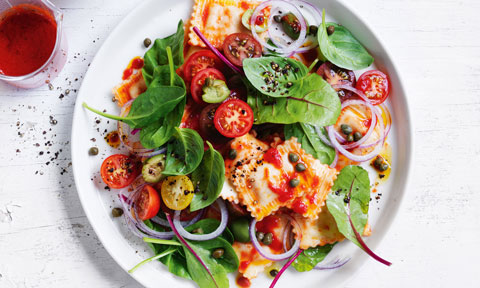 Ravioli pasta salad with gazpacho dressing