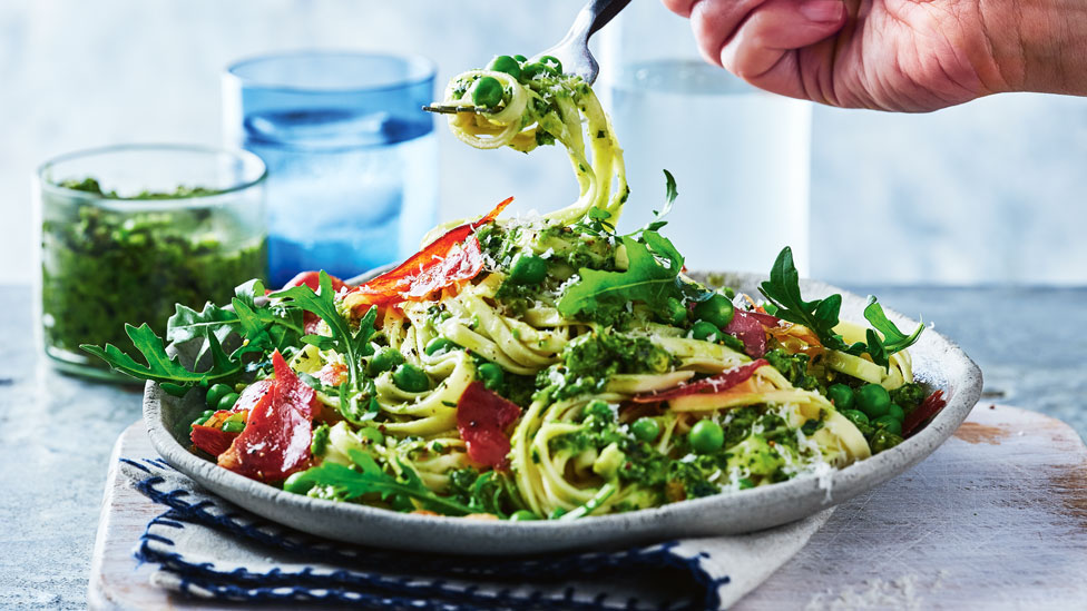 Avocado and pea pesto spaghetti