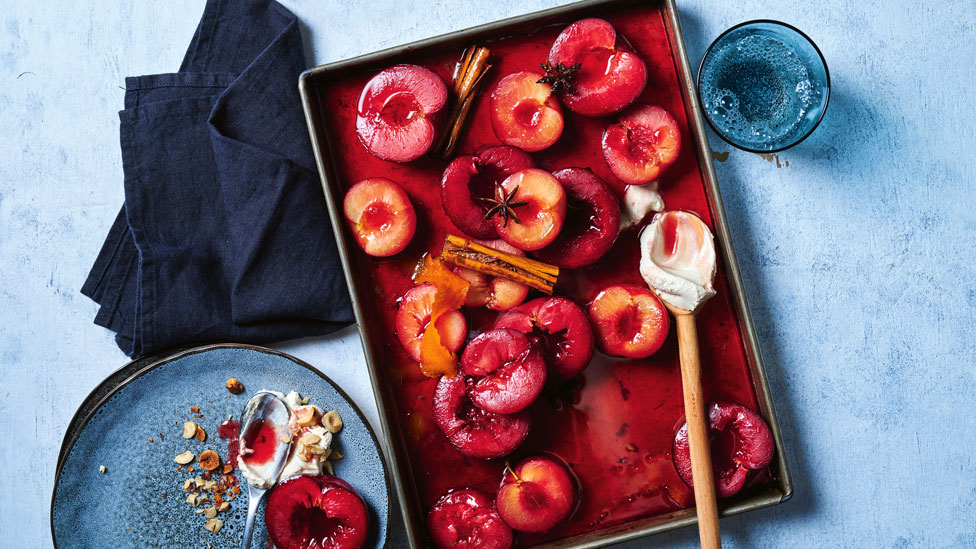 Baked spiced plums 