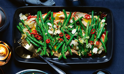 Lemon and garlic beans with spicy hommus