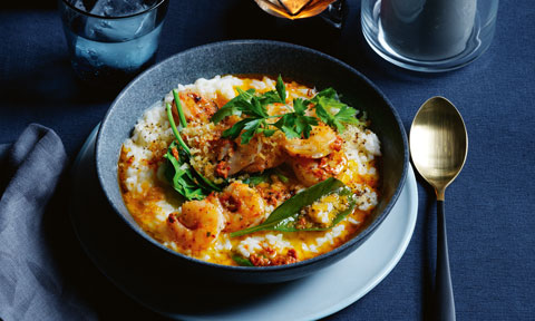 Prawn and spinach risotto with tomato pesto oil 