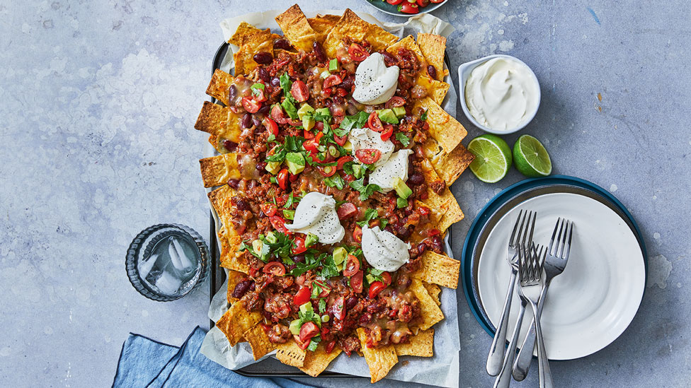 Easy chilli con carne nachos