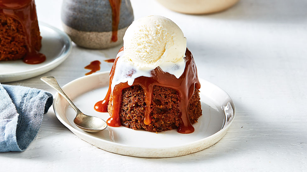 Sticky date and fig puddings