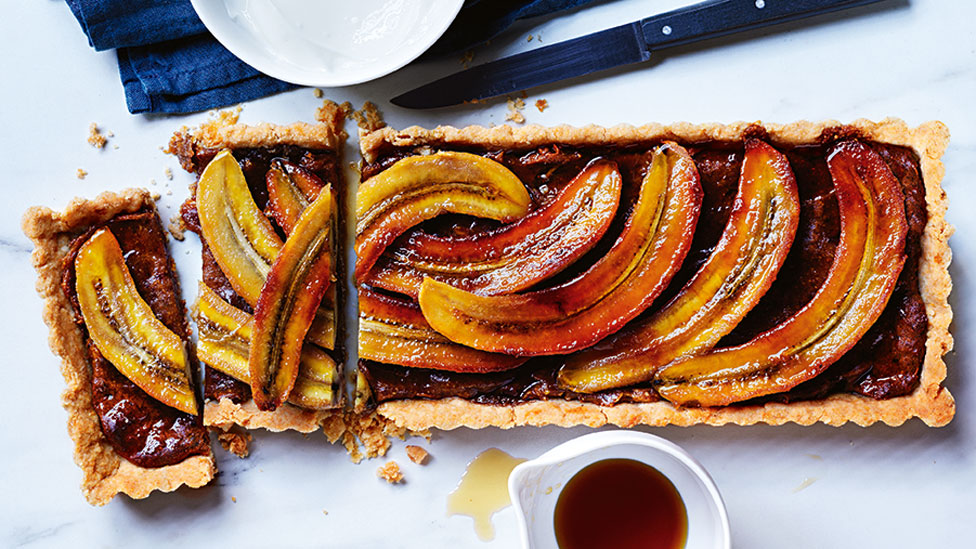 Vegan banana and caramel tart