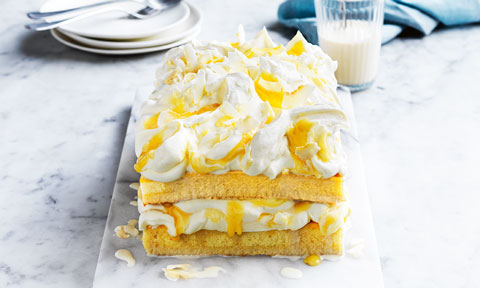 Lemon curd and coconut milk cake