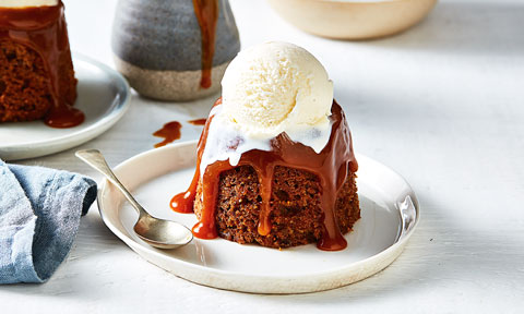 Sticky date and fig puddings