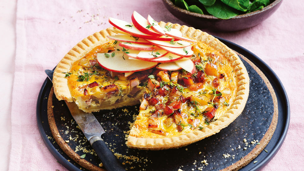 Caramelised apple and ham tart 