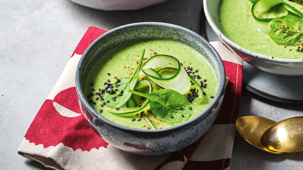 Creamy pea and cauliflower soup