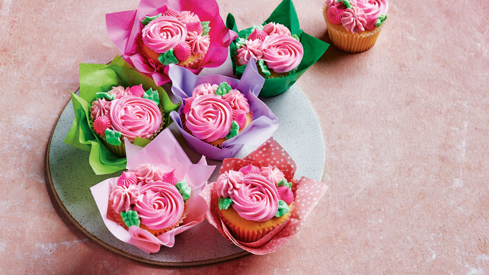 Mini rose cupcakes