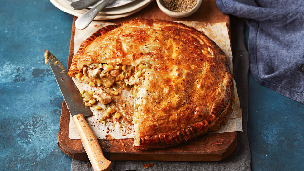 Paprika chicken and corn pie