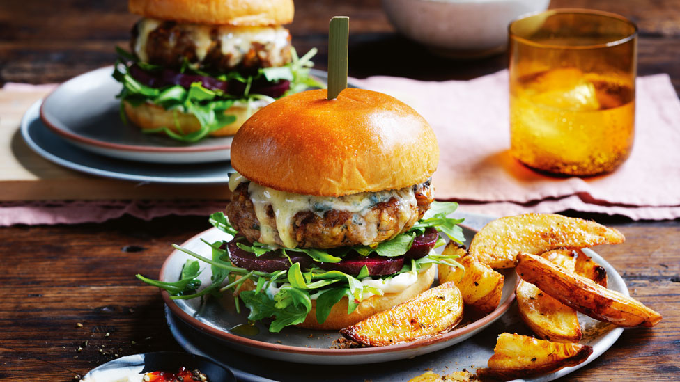 Pork, apple and walnut burgers 