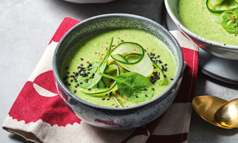 Creamy pea and cauliflower soup