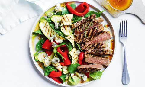 Thyme leaves and zucchini salad with thickly sliced beef