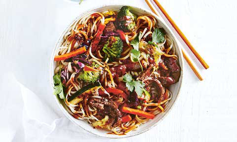 Beef pad see ew with broccoli and carrot sticks