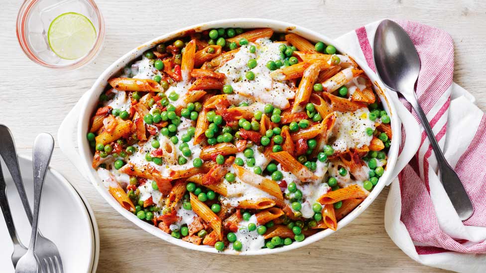 Bacon and pea pasta bake