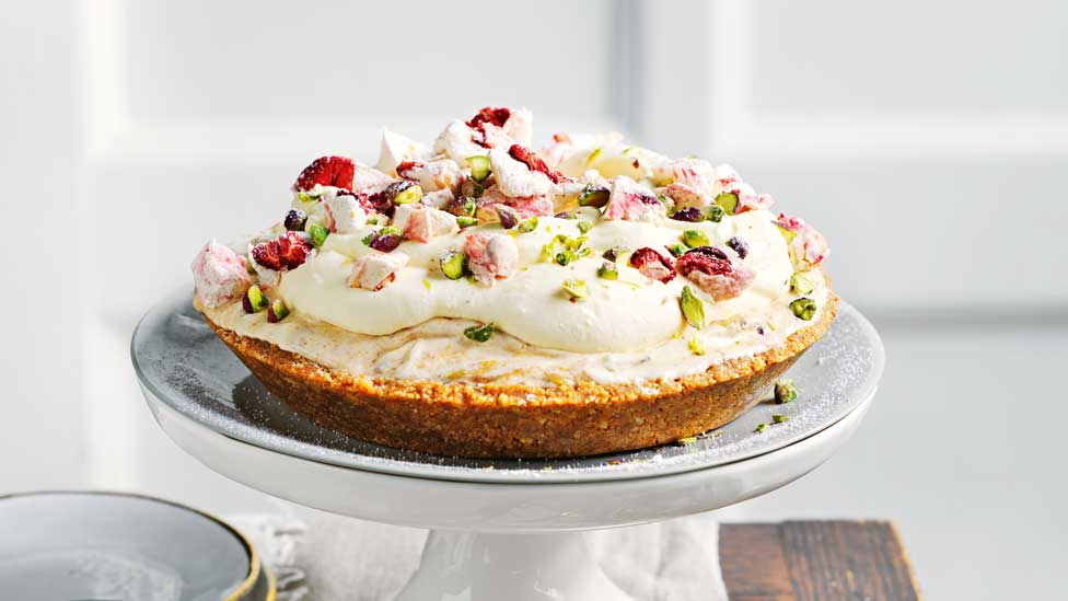 Pistachio and fruit mince ice cream pie