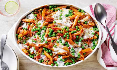 Bacon and pea pasta bake