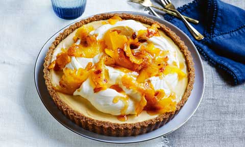 Baked cheesecake tart with caramelised pineapple