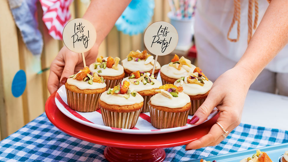 Brown butter cupcakes with honey icing 