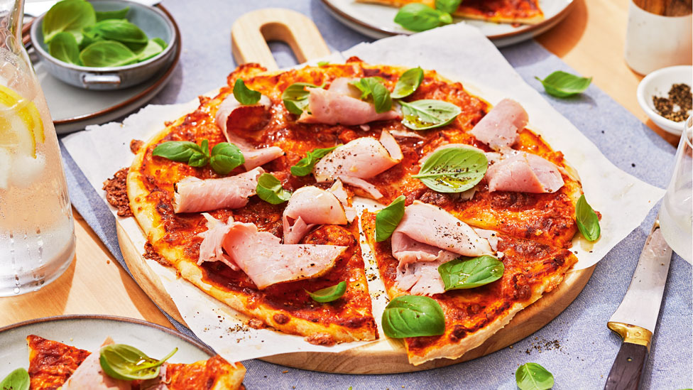 Juniper berry ham and basil pizza