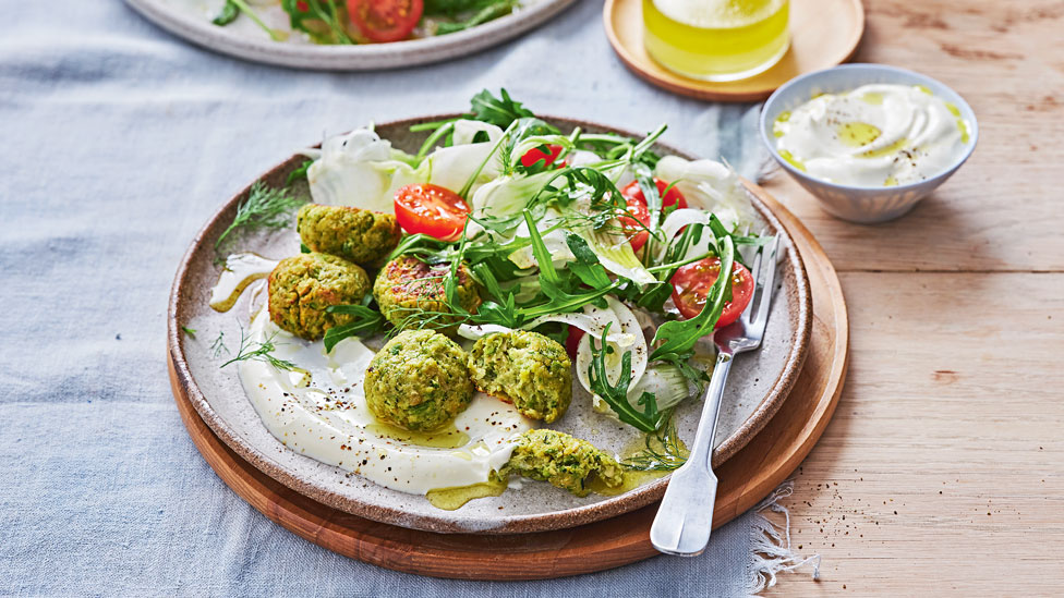 Pea and zucchini falafels with fennel salad 
