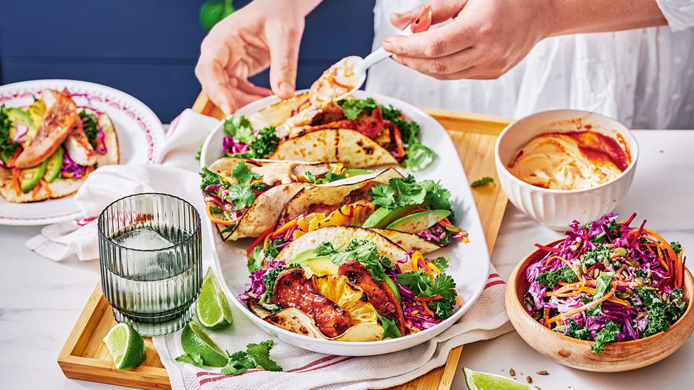 Quick pork tacos with caramelised pineapple