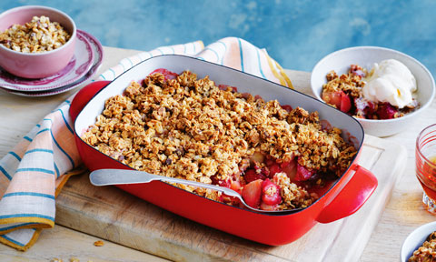 easy pear and strawberry crumble 