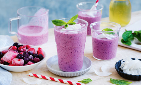 Apple and Frozen Berry Smoothie