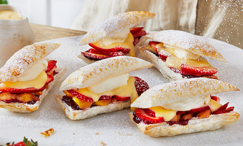 Custard and cream puff pastry parcels 