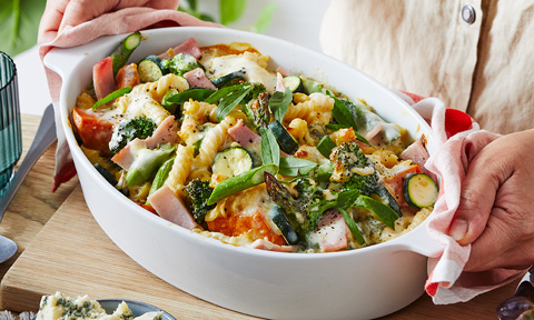 White sauce pasta bake