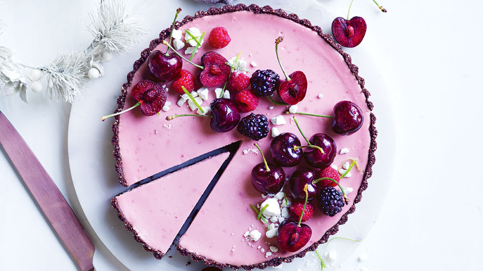 Cherry cheesecake tart with blackberry on top