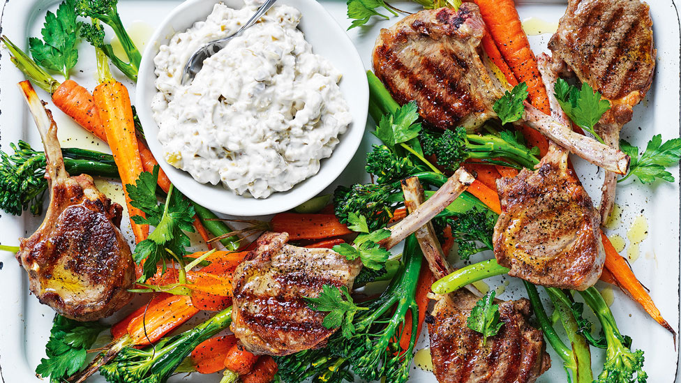 Six lamb cutlets with olive dip