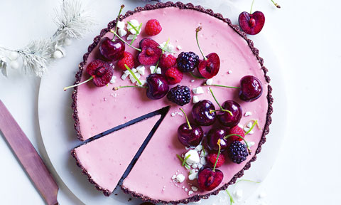 Cherry cheesecake tart with blackberry on top