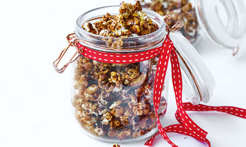 Gingerbread spice caramel popcorn