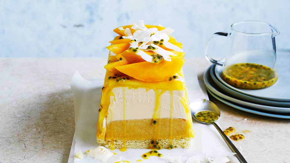 Ice cream cake with mango and pineapple