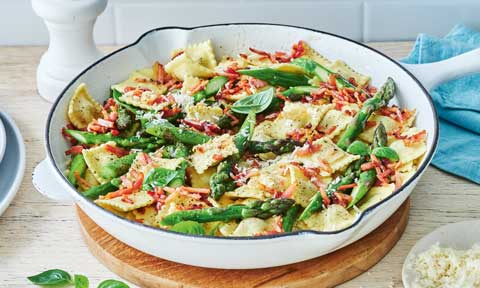 Beef ravioli with bacon and asparagus