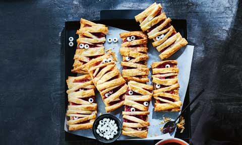 Mummy fruit tarts